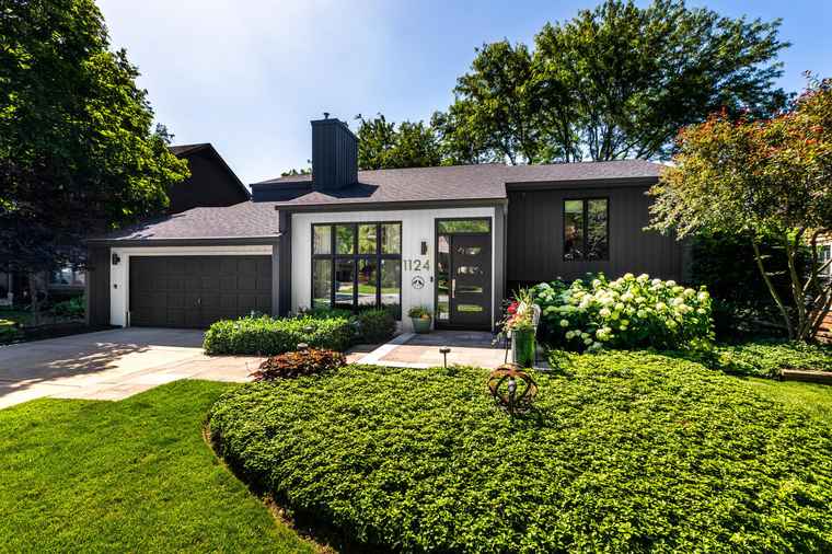 Photo of 1124 Brighton Rd Naperville, IL 60563