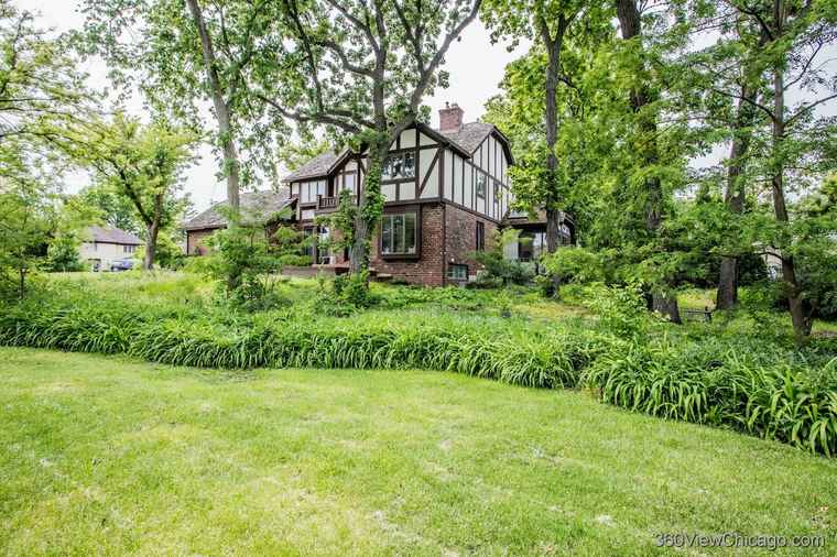 Photo of 304 Polo Ln Oak Brook, IL 60523