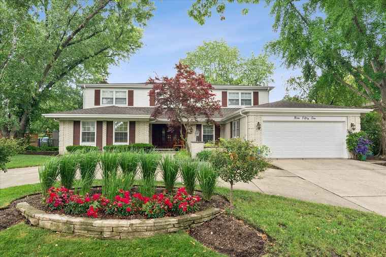 Photo of 951 Suffield Ter Northbrook, IL 60062