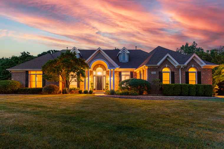 Photo of 3302 Greenwood Ln St. Charles, IL 60175