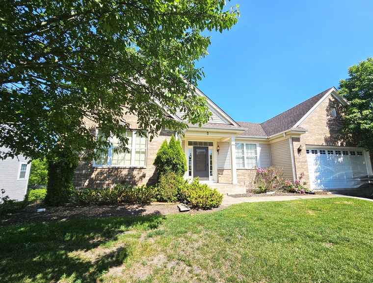 Photo of 2 Kenilworth Ct Cary, IL 60013