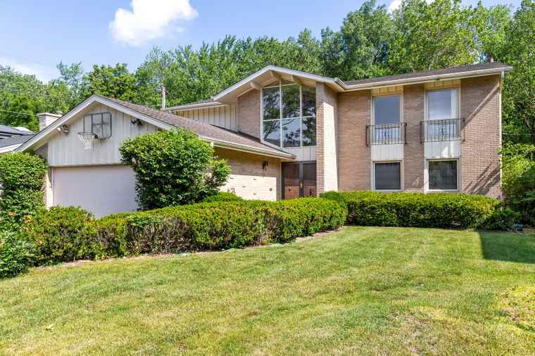 Photo of 3528 Riverside Dr Wilmette, IL 60091