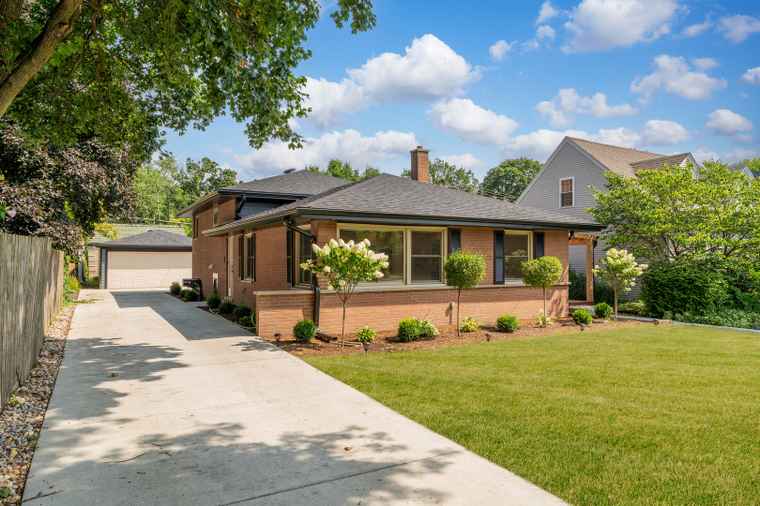 Photo of 208 47th St Western Springs, IL 60558