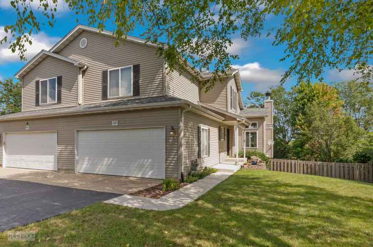 Photo of 1820 Country Hills Dr Yorkville, IL 60560