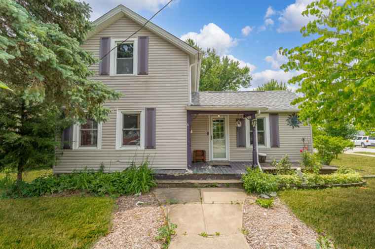 Photo of 203 E Main St Carpentersville, IL 60110