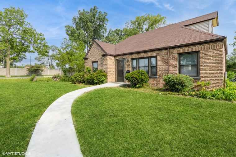 Photo of 1678 Pratt Ave Des Plaines, IL 60018