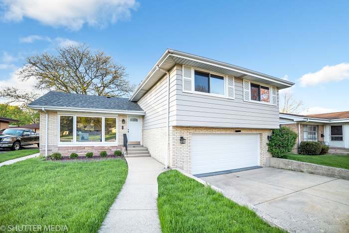 10668 Newbury St Westchester Il 60154 Mls 10387494 Redfin