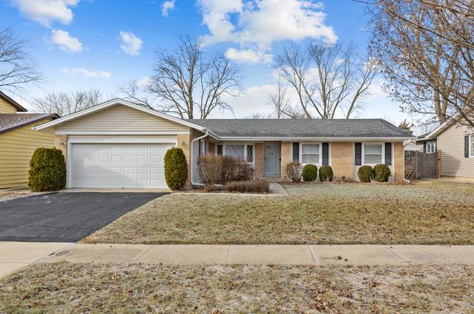 292 Parkchester Rd, Elk Grove Village, IL 60007 | Redfin