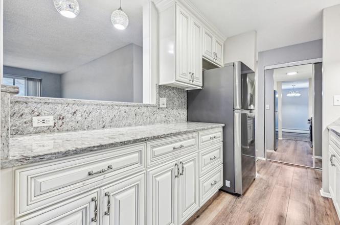 kitchen  Apartment 650 W Rand Rd # 9B404, Arlington Heights, IL 60004