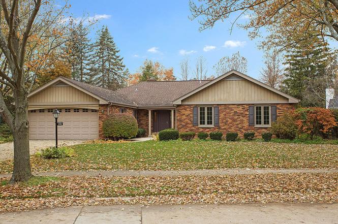 1058 Adelaide Dr, NORTHBROOK, IL 60062