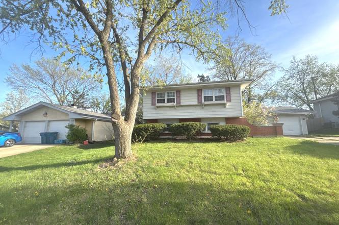 21W741 Huntington Rd, Glen Ellyn, IL 60137 | MLS# 12353110
