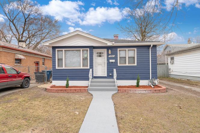 みやずみ 14841 Lexington Ave, Harvey, IL 60426 | Redfin
