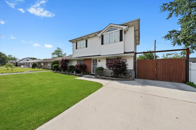 6315 W 83rd Pl, Burbank, IL 60459 | For Sale ($430,000