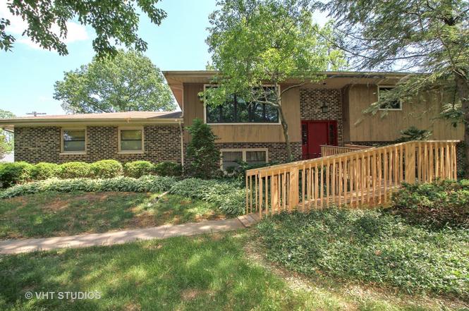 2400 W Hedge Pl, McHenry, IL 60051 | MLS# 09892416 | Redfin