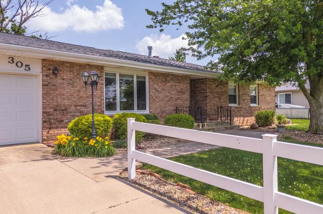 305 S Eighth Ave, Chenoa, IL 61726 | MLS# 12395501 | Redfin