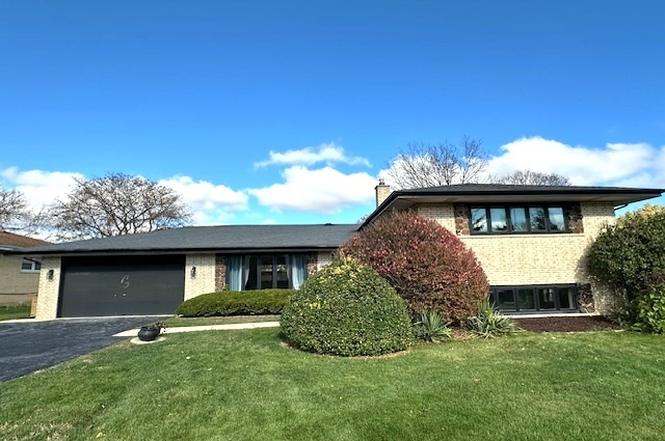 8754 W 89th St, Hickory Hills, IL 60457 | Redfin
