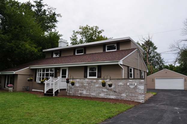 https://ssl.cdn-redfin.com/photo/68/mbphoto/010/genMid.10077010_0.jpg
