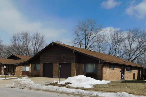 1220 Fulton Dr Streamwood Il 60107 Mls 10457081 Redfin