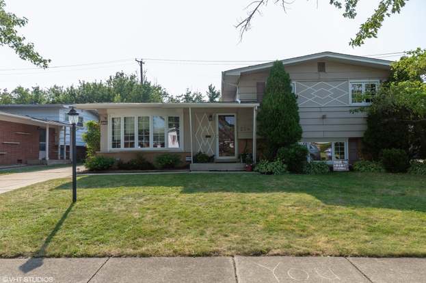 212 W 28th Pl South Chicago Heights Il 60411 Mls 06554915 Redfin
