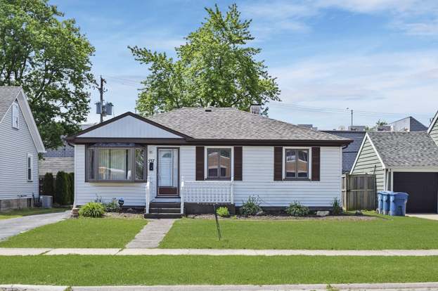 537 E 161st Pl South Holland Il 60473 Mls 11208166 Redfin