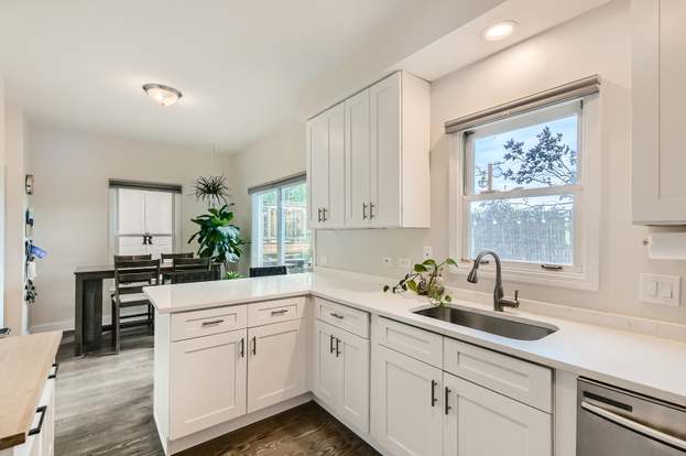 1800 W Diversey Pkwy
