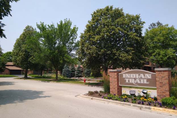 2 Car Garage Westmont Il Homes For Sale Redfin [ 414 x 623 Pixel ]