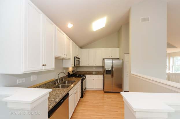 451 Pine Lake Cir Vernon Hills Il 60061 Mls 10905328 Redfin