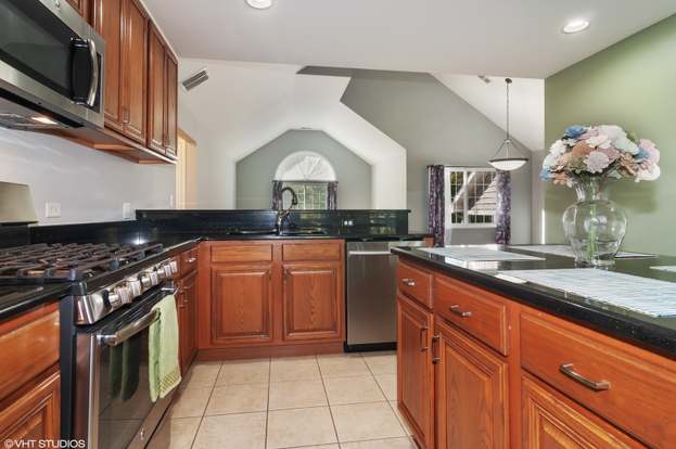 114 Hillwood Pl 1 Aurora Il 60506 Mls 10544330 Redfin