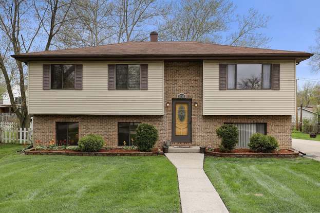 824 School Ct Lombard Il 60148 Mls 10730352 Redfin