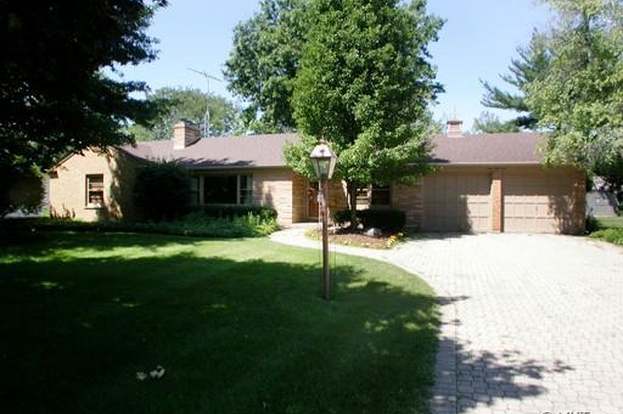 364 Wing Park Blvd Elgin Il 60123 Mls 06556343 Redfin