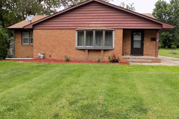 144 W 1st St Streator Il 61364 Mls 10427408 Redfin