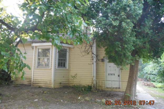 https://ssl.cdn-redfin.com/photo/68/mbphoto/428/genMid.08454428_2.jpg

