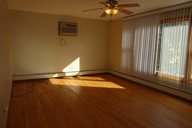 7946 Nordica Ave Burbank Il 60459 6 Beds 3 Baths