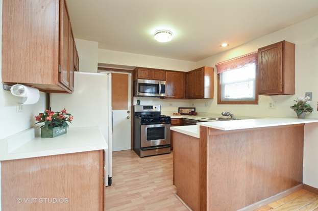 5250 Red Pine Ave Gurnee Il 60031 Mls 09882544 Redfin