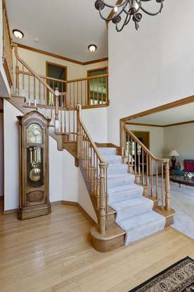 240 Persimmon Dr St Charles Il 60174 4 Beds 2 5 Baths