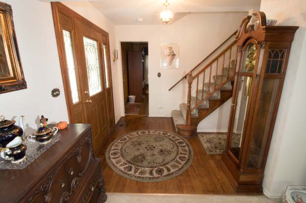 1013 Apple Ln Lombard Il 60148 Mls 10121675 Redfin