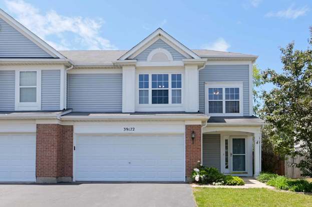 https://ssl.cdn-redfin.com/photo/68/mbphoto/703/genMid.11121703_1.jpg
