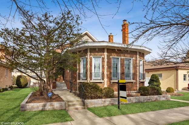 4676 W Peterson