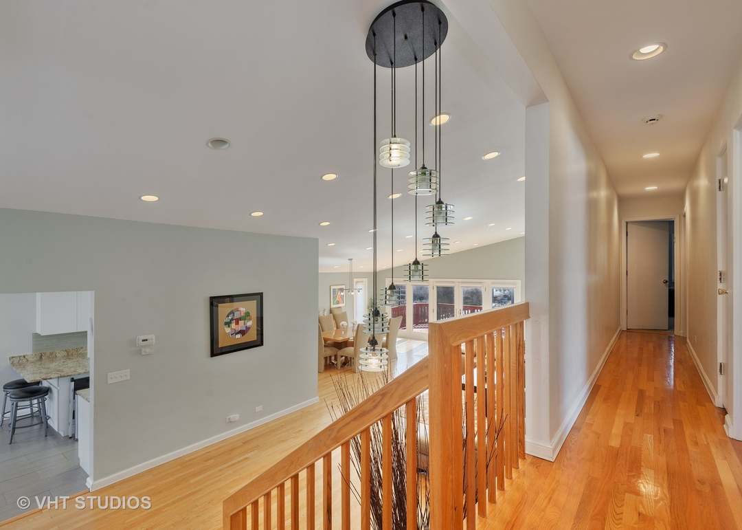 3903 White Cloud Dr, Skokie, IL 60076