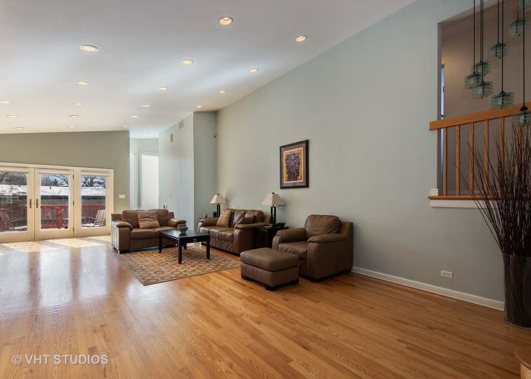 3903 White Cloud Dr, Skokie, IL 60076