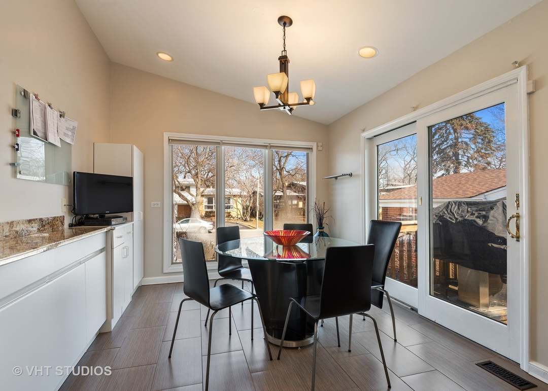 3903 White Cloud Dr, Skokie, IL 60076