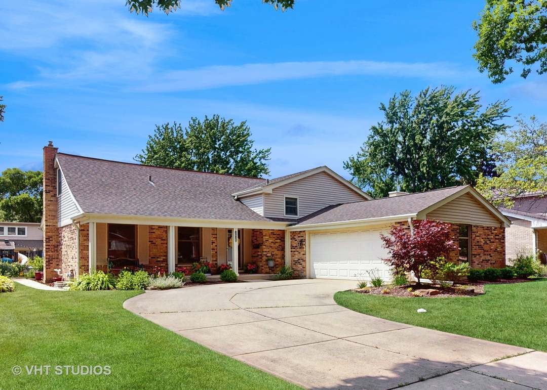 kitchen  1329 N Wilke Road, Arlington Heights, IL 60004 | MLS