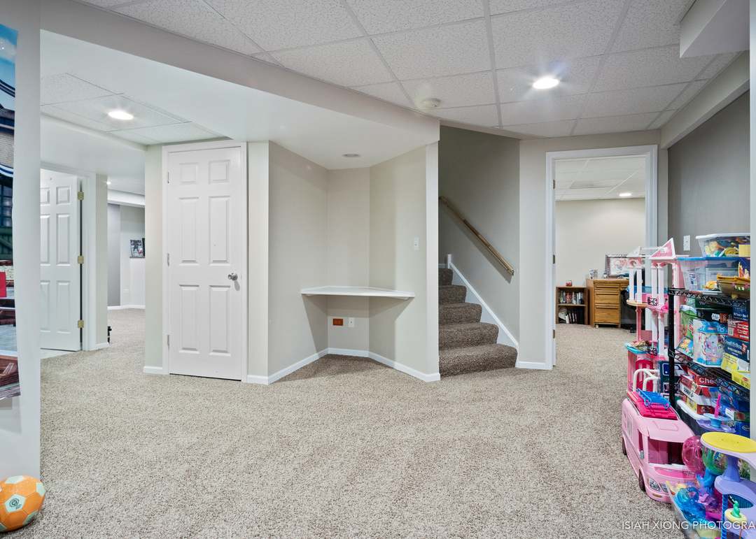 1208 Tower Hill Dr, Woodridge, IL 60517