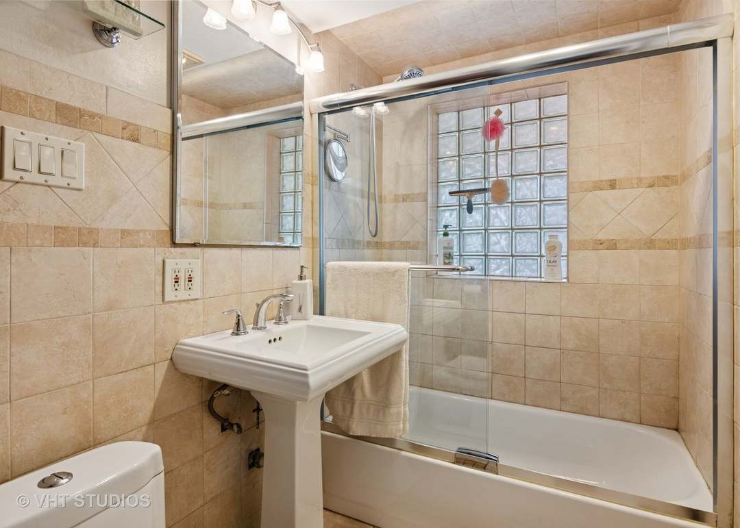 4830 W 96th Pl, Oak Lawn, IL 60453