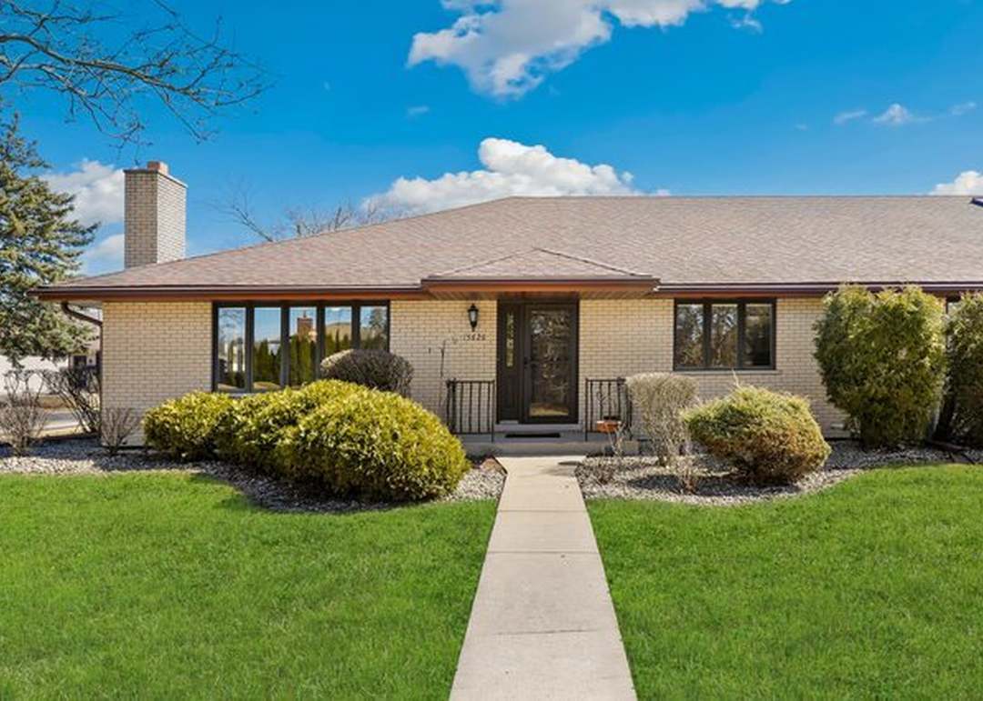 15626 Wild Rose Ln, Orland Park, IL 60462 | Redfin