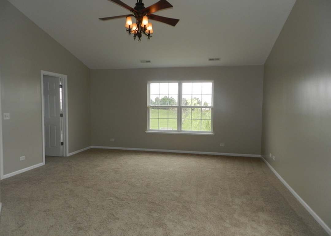 2461 White Rose Dr, MONTGOMERY, IL 60538