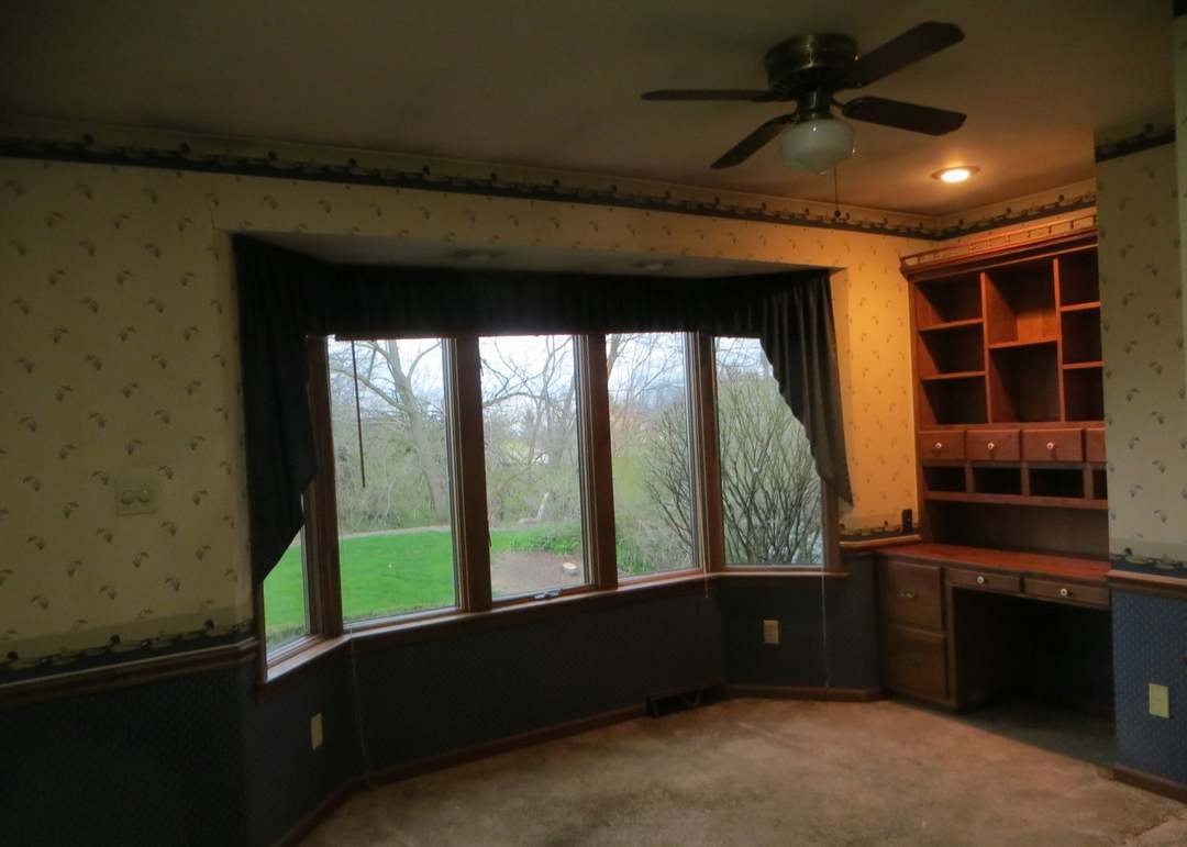 14 Lake Metonga Trl, Grant Park, IL 60940
