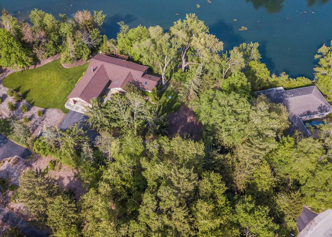 14 Lake Metonga Trl, Grant Park, IL 60940