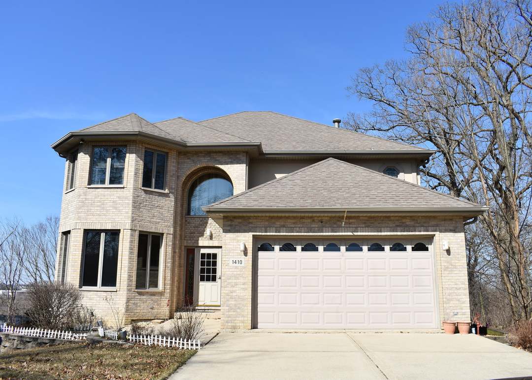 1410 Oak Ridge Ct, Willow Springs, IL 60480 | Redfin