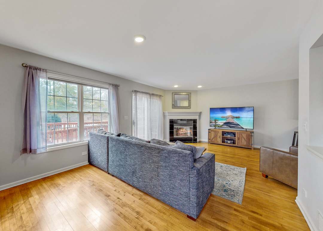 1645 W Ethans Glen Dr, Palatine, IL 60067